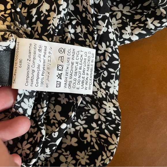 Floral skirt with slit - Picture 2 of 6